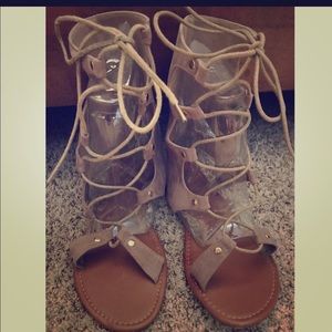 EUC Tan lace up sandals